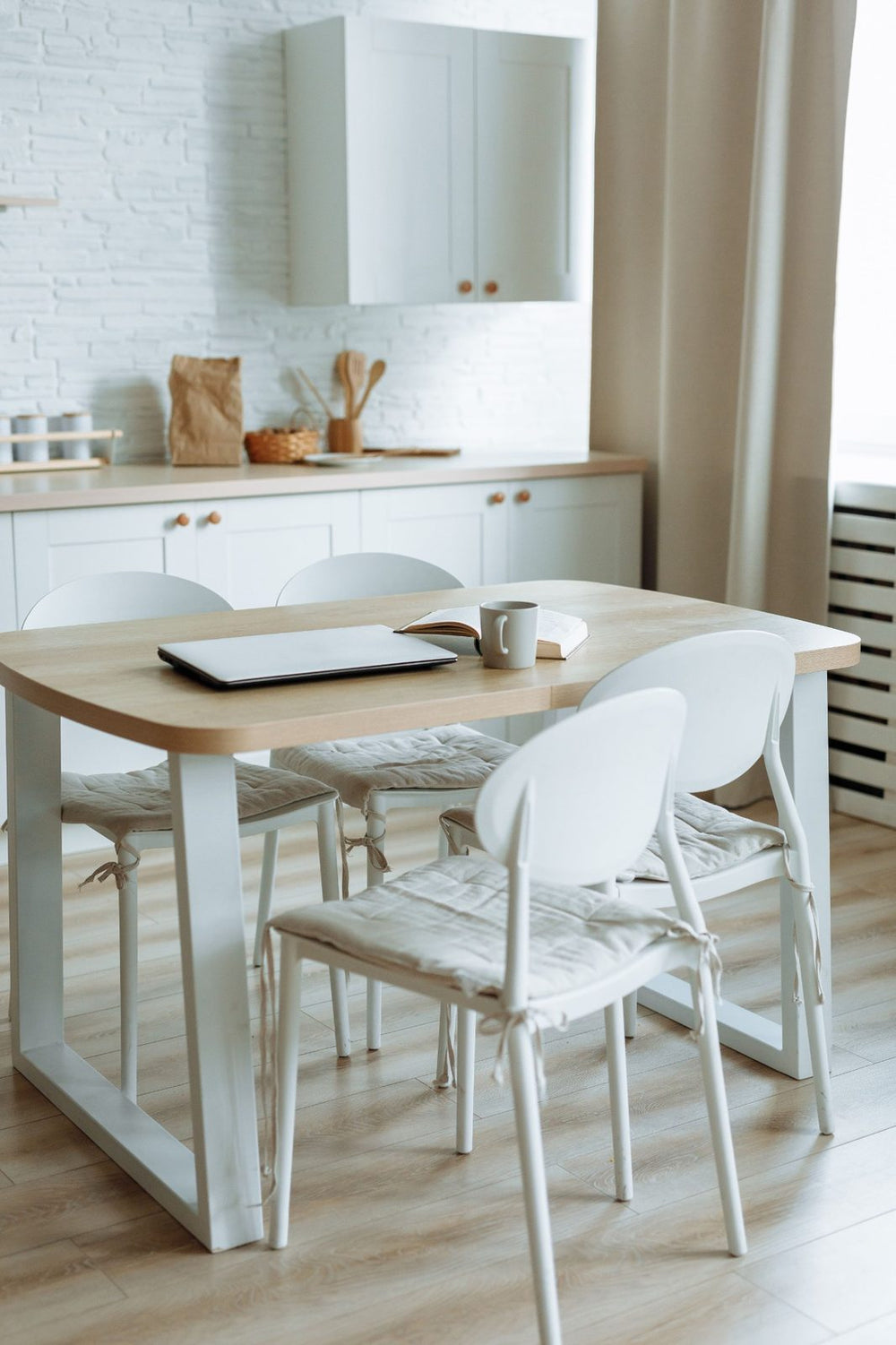 Kitchen & Dining